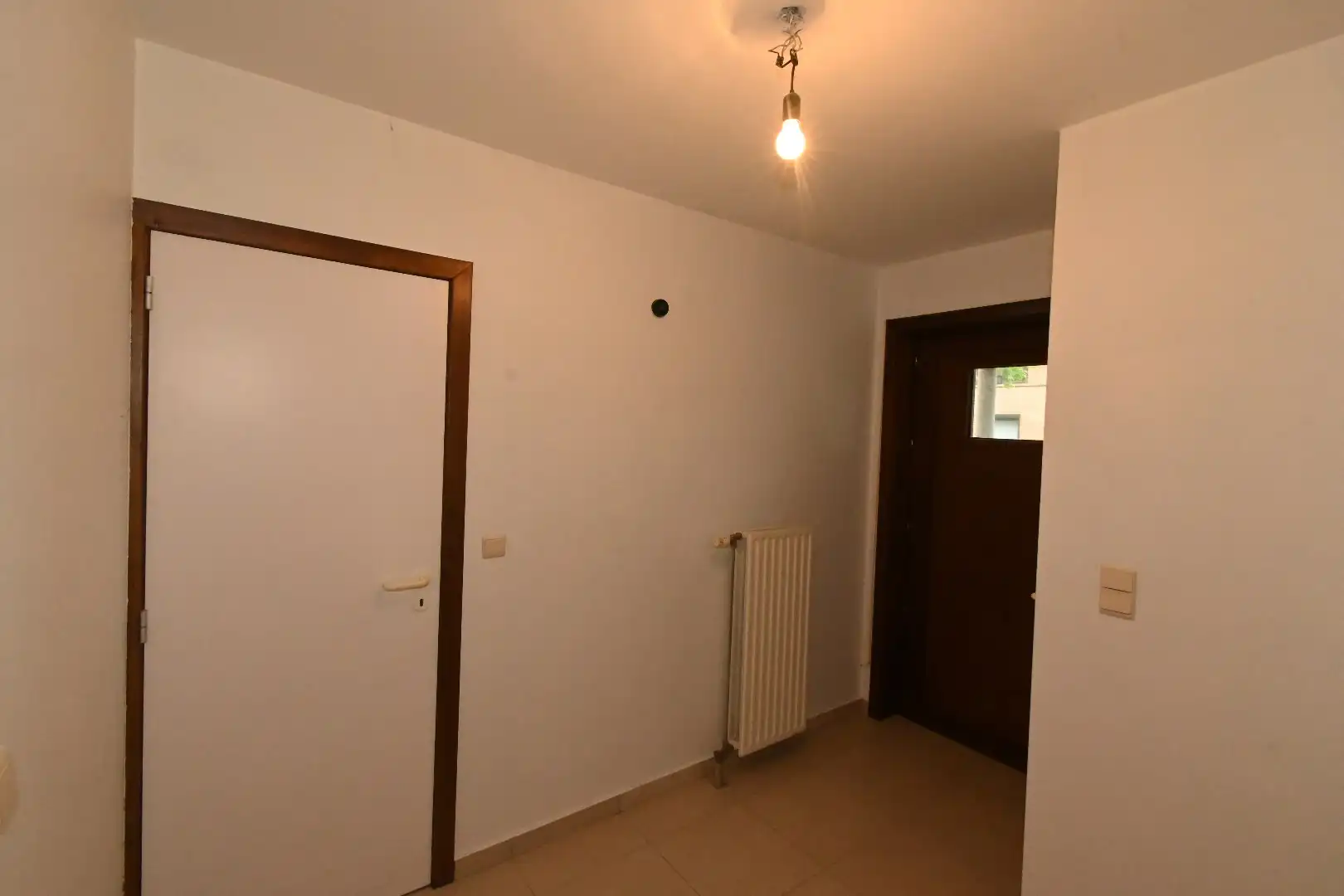 Ruime halfopen woning met parkeerplaats en tuin  foto 5