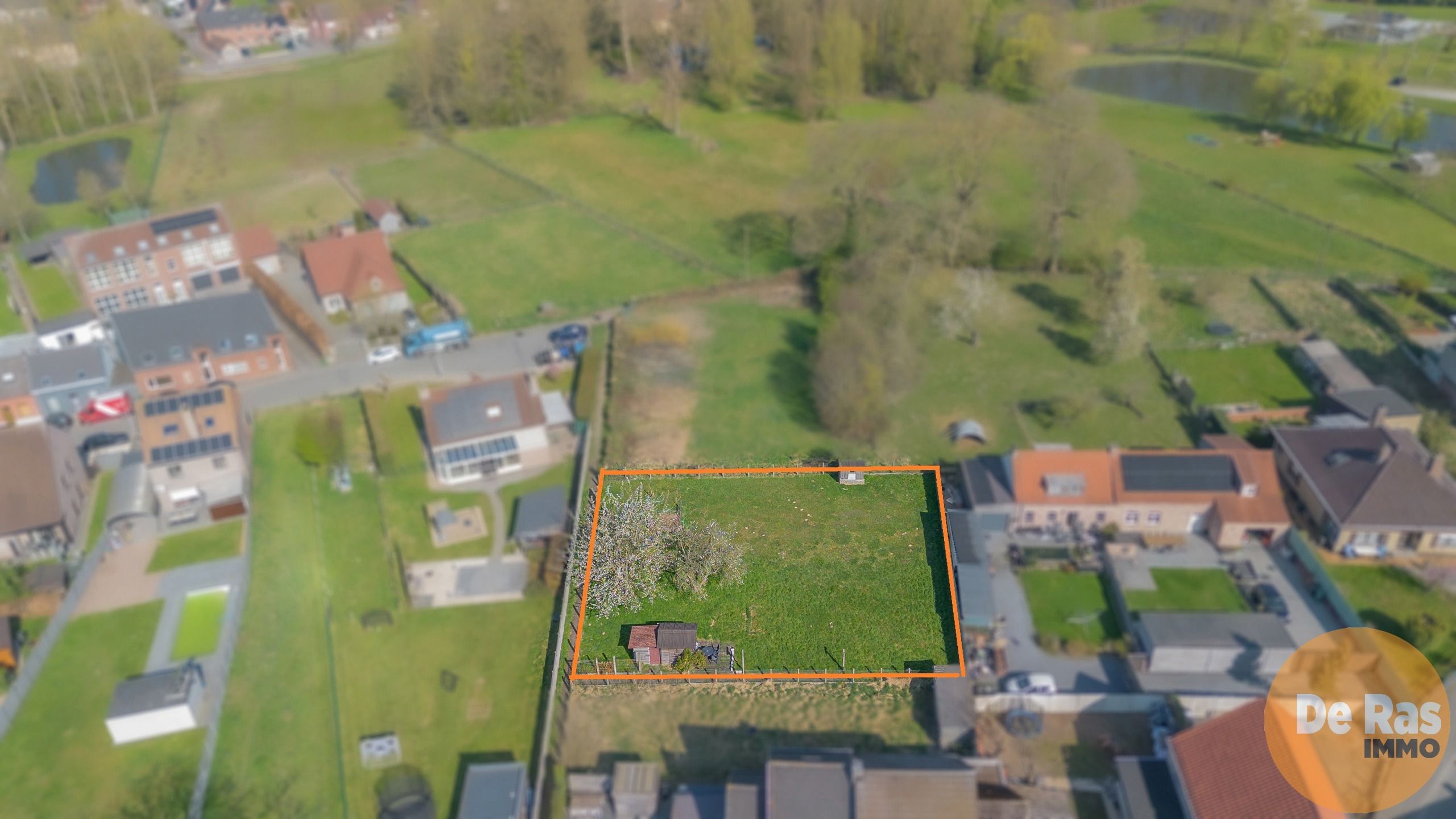 MERE - Afgesloten weide op circa 9are | vrij van pacht foto {{pictureIndex}}