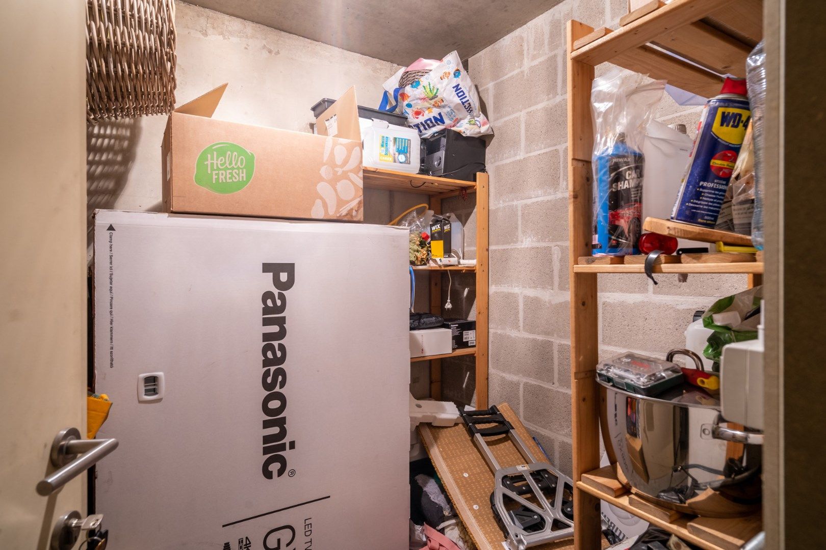 Degelijk appartement met 2 slaapkamers, standplaats en kelderberging op wandelafstand van de markt van Bilzen  foto 27