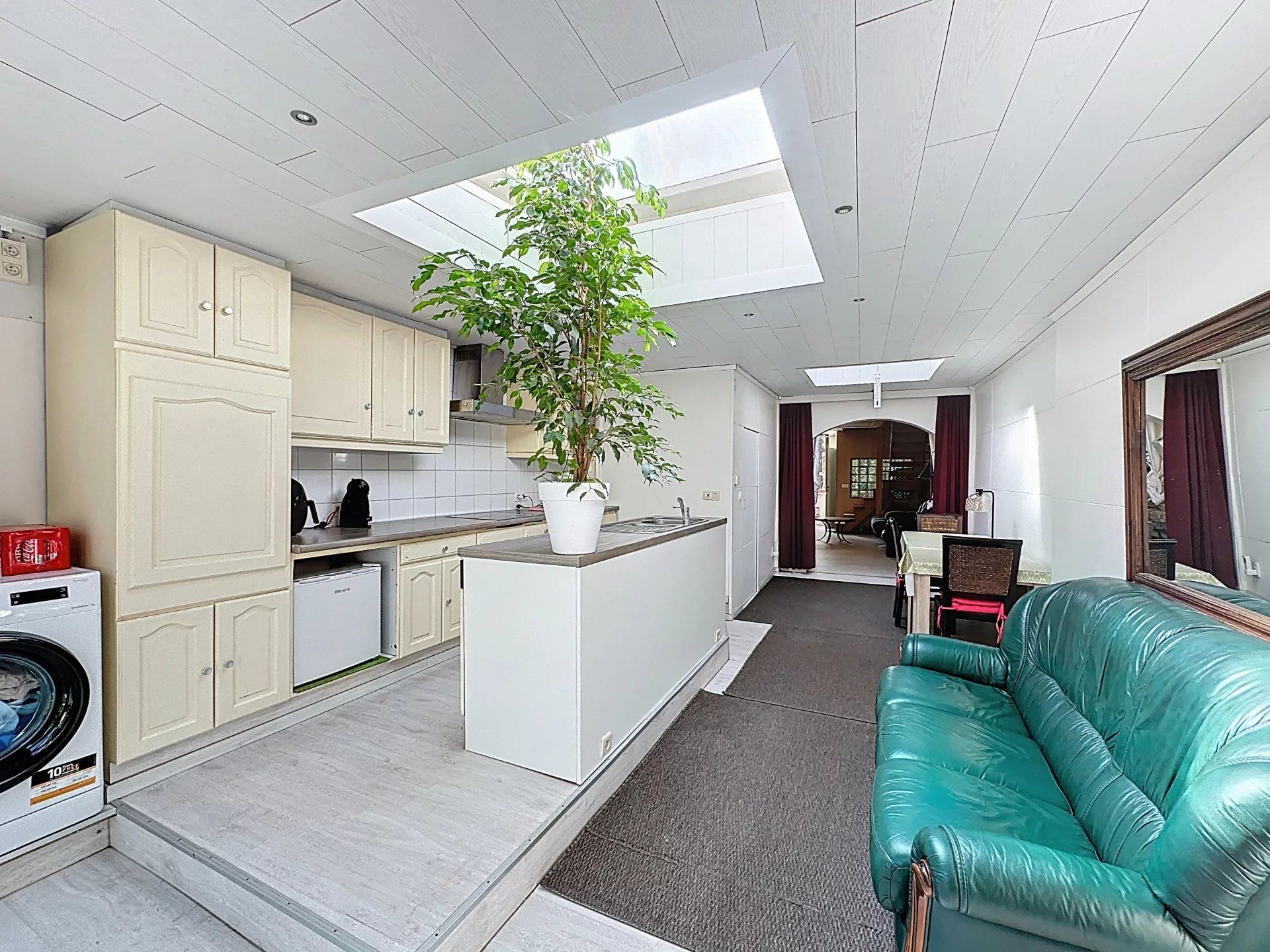 Super gezellige woning met groot terras, mooie bloementuin en carport. foto 3