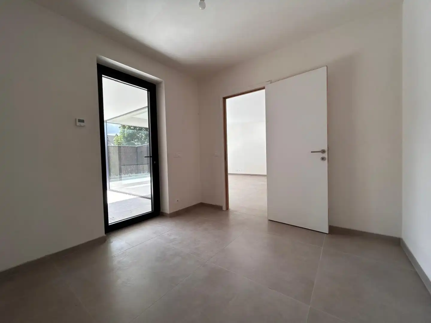  😊Te koop (6%!) centrum Waregem: Luxe nieuwbouwappartement met 3 slaapkamers op het gelijkvloers, met zuidgericht zonneterras! foto 9