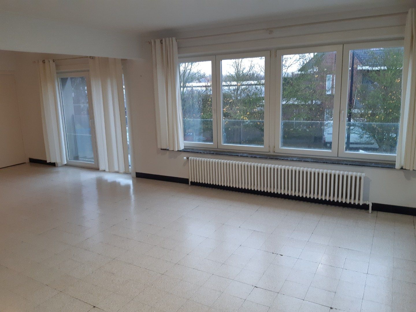 Ruim appartement in centrum Eine. foto 5