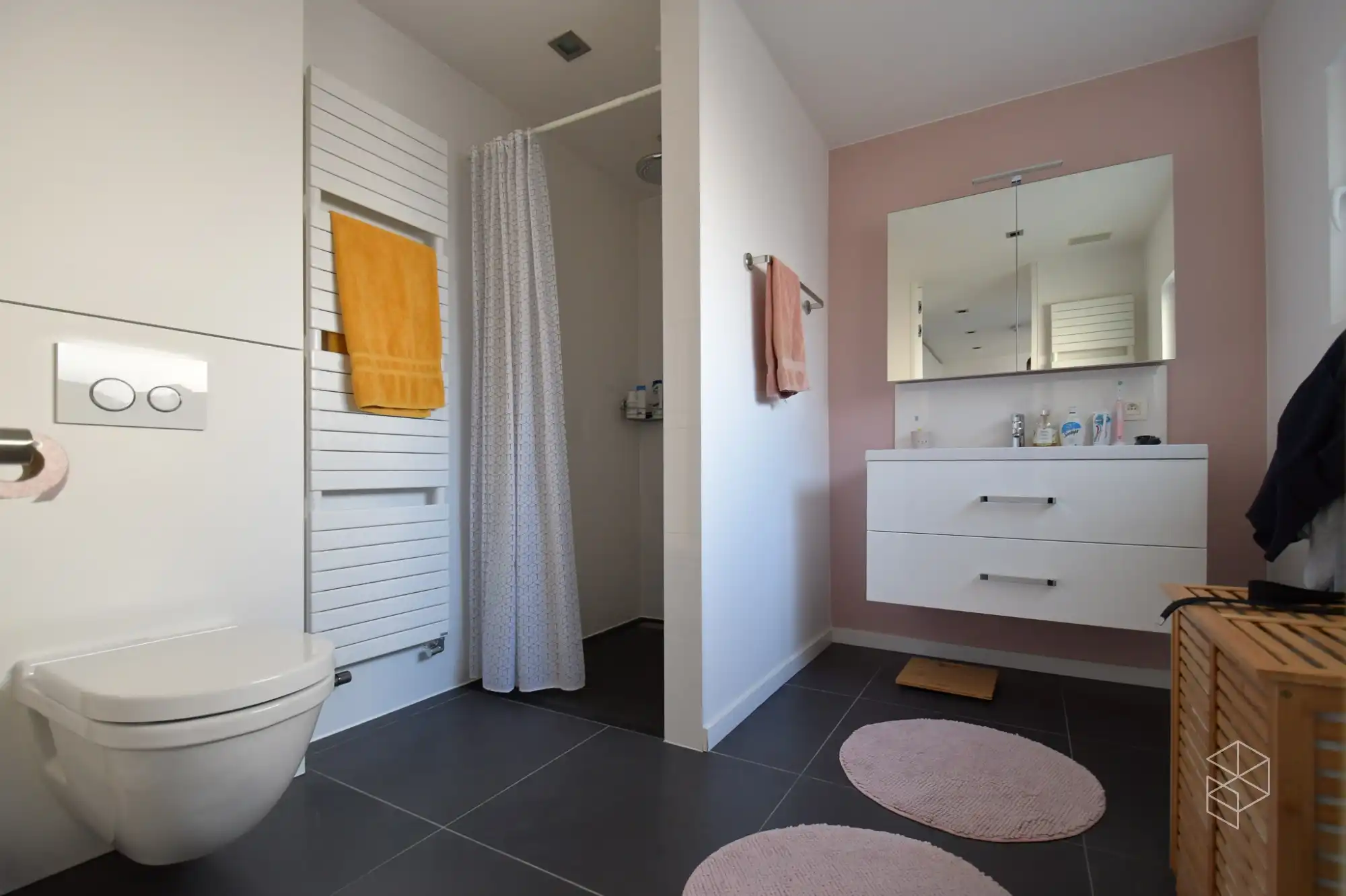 Mooie ruime instapklare woning met 2 slpk ( 3 slpks mogelijk) en koer foto 9