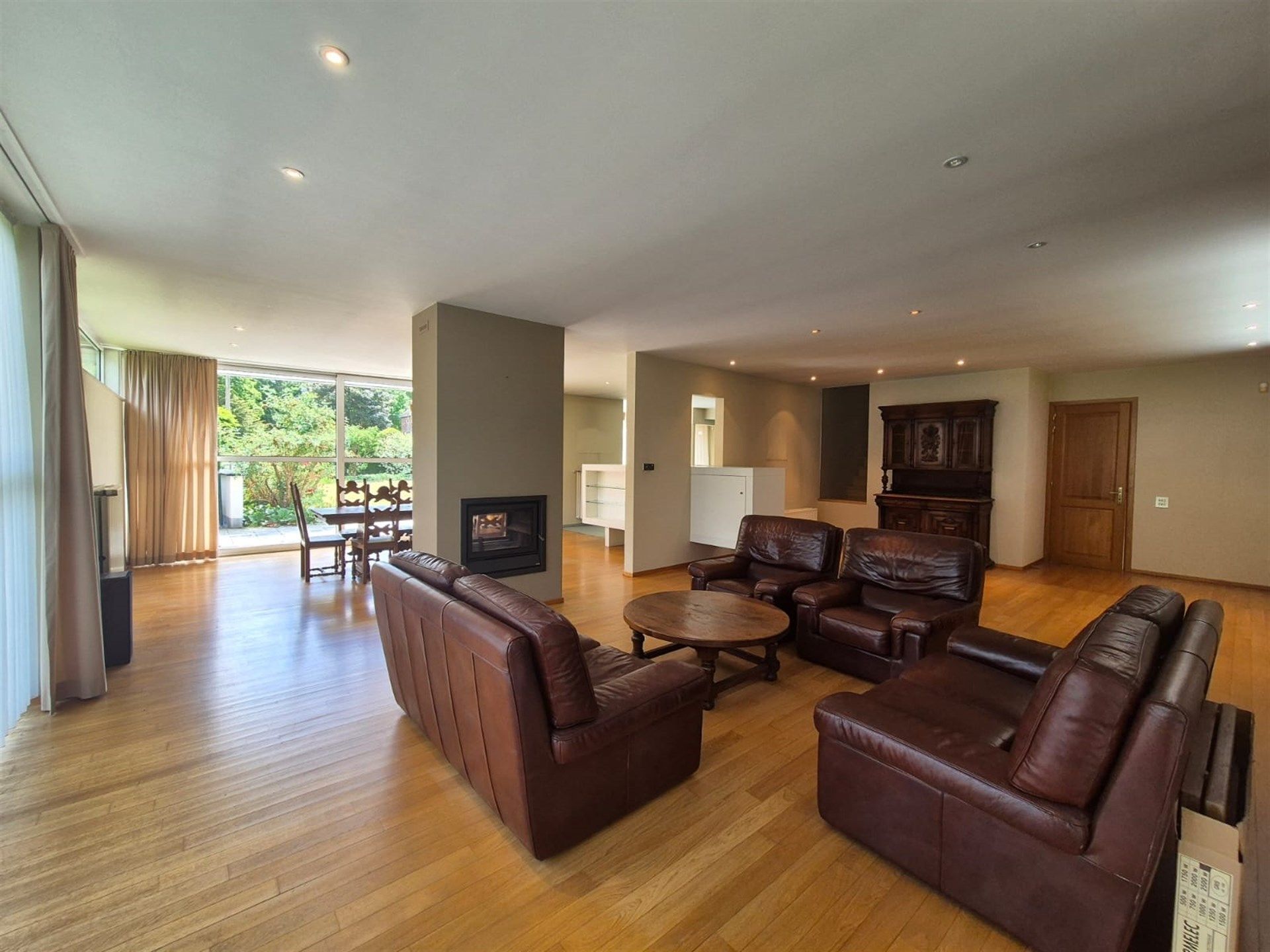 Gunstig gelegen ruime villa in groene omgeving.  foto 3