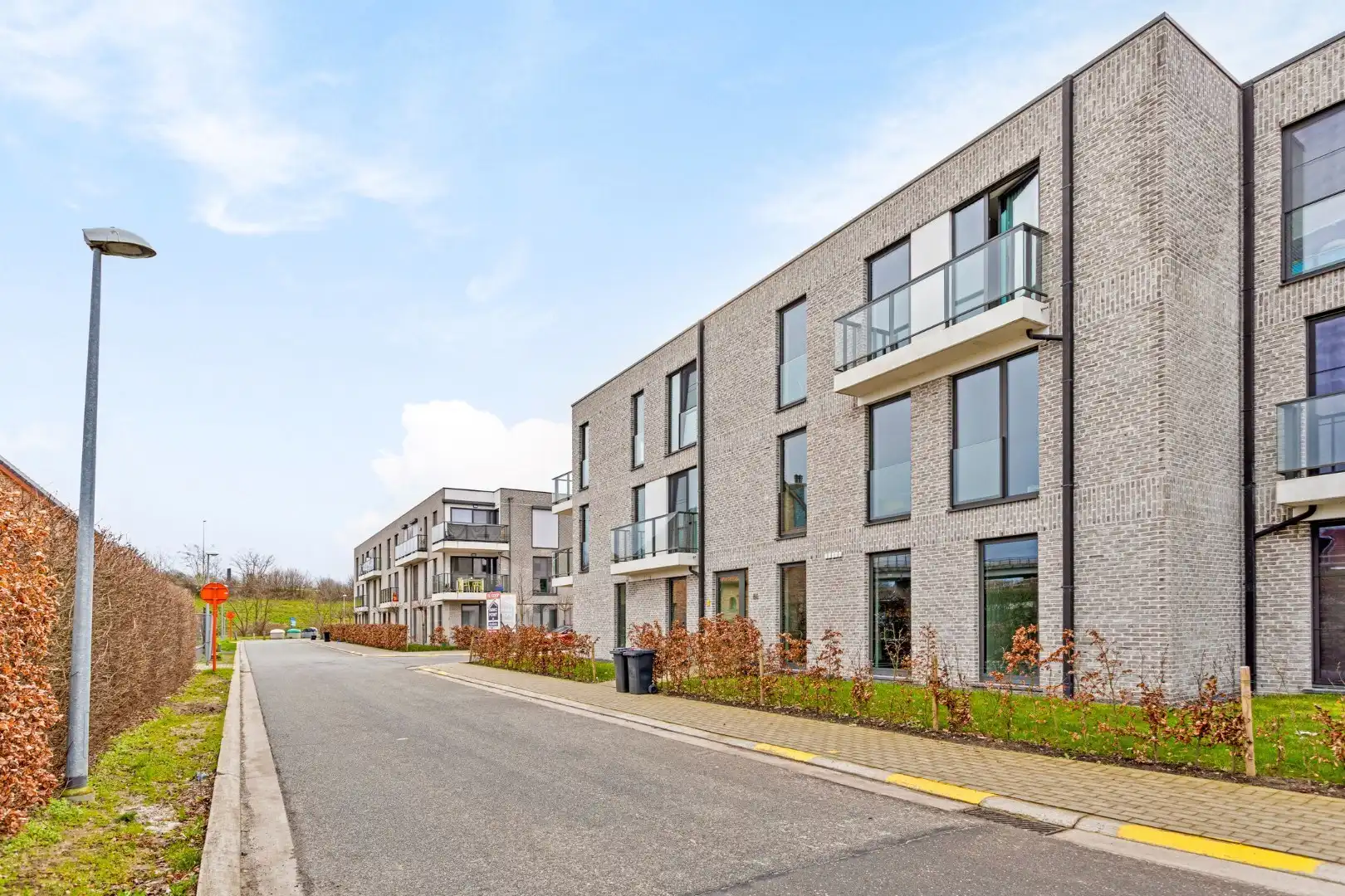 Lichtrijk nieuwbouwappartement met 3 slaapkamers, tuin, terras, kelderberging en 2 autostaanplaatsen - EPC 36 kWh/m² -bewoonbare opp. 115 m²   foto 3