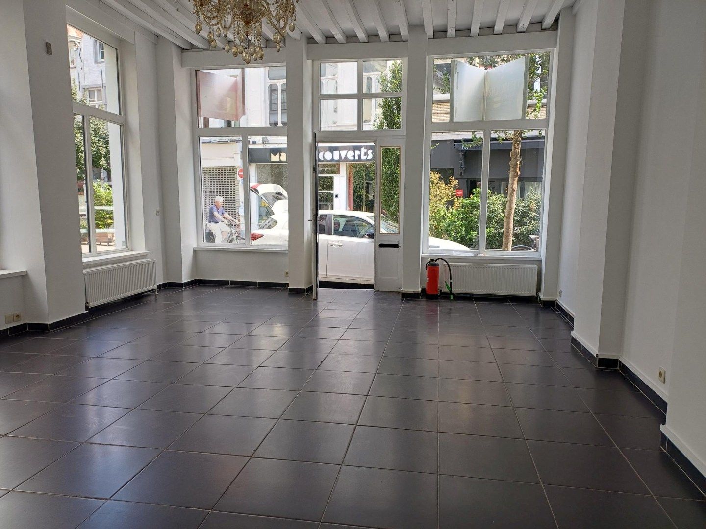 Winkel gelegen op zichtbare hoek foto 3