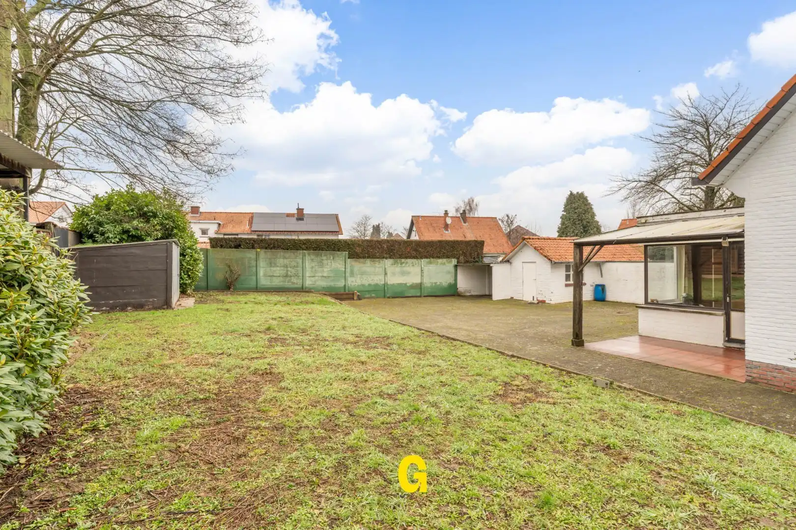 Te renoveren doch verzorgde halfopen woning met vier slaapkamers op 6a 43ca foto 23