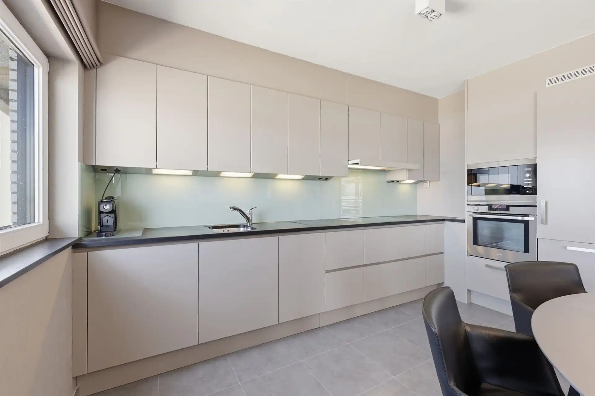 FRONTAAL ZEEZICHT / RIANTE GEVELBREEDTE  foto 12