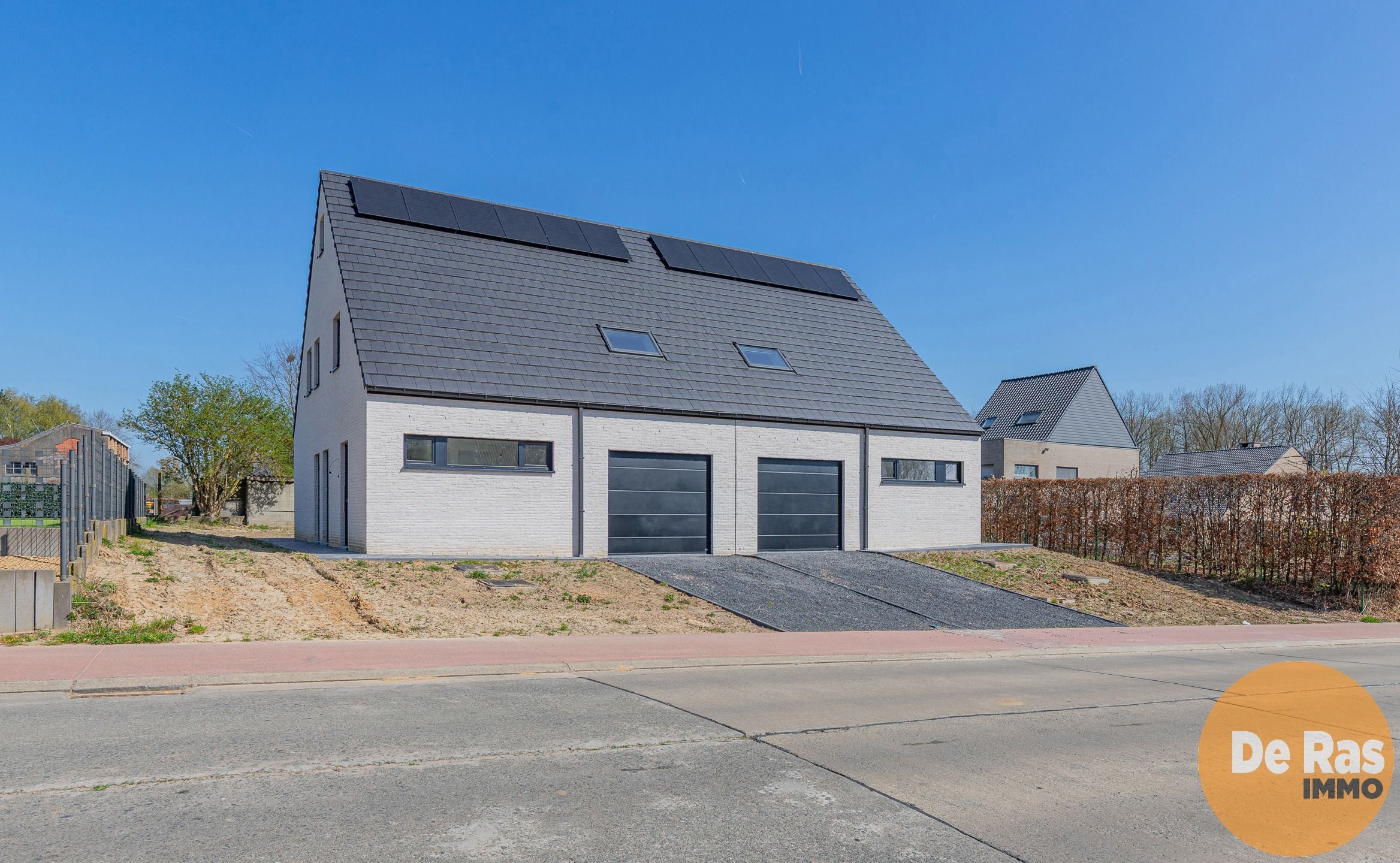 OPHASSELT - Prachtige nieuwbouw op een aangename locatie! foto {{pictureIndex}}