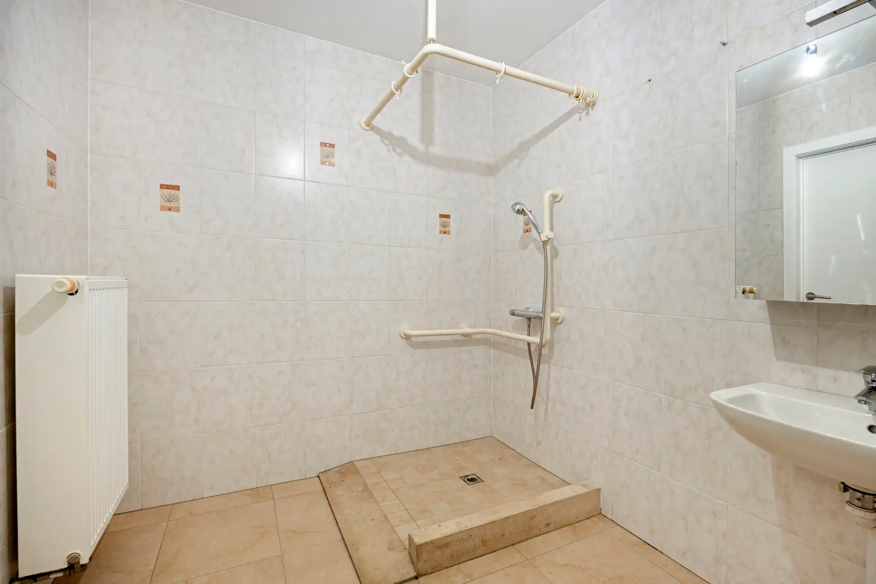 Gelijkvloers appartement met 2 slaapkamers, 2 garages, EPC B foto 10