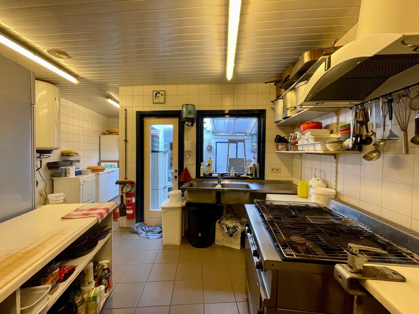 Handelspand met mogelijke woonst in het centrum te Halle. foto 10