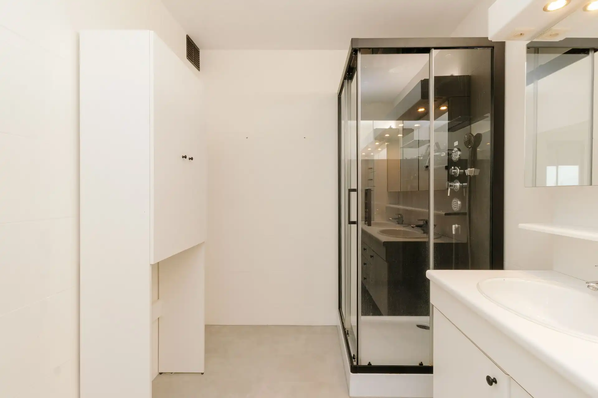 Licht en ruim appartement met prachtig uitzicht foto 9