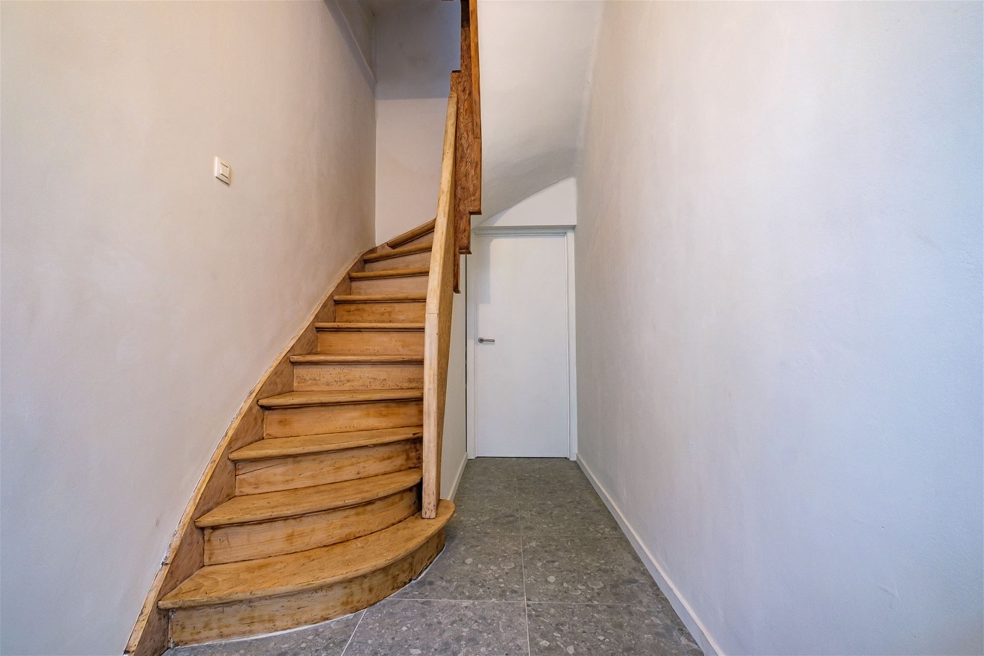 PRACHTIG HERENHUIS TE HUUR MET 4 SLKS IN HET CENTRUM VAN SINT-TRUIDEN  foto 2