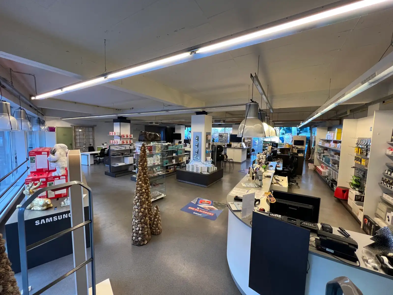 Commercieel pand / showroom op TOP-locatie te 1500 Halle. foto 9