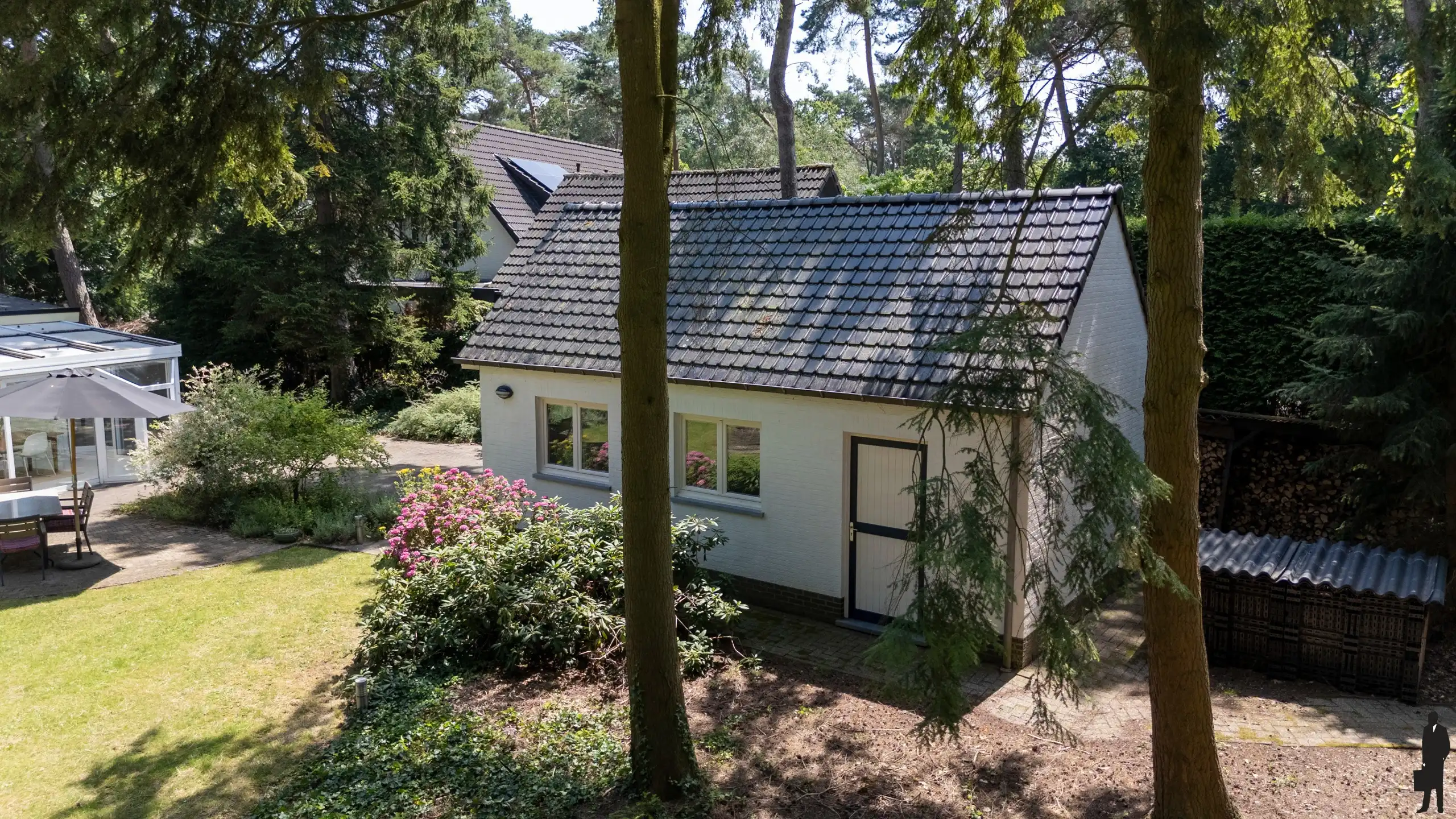 Vrijstaande woning op 1.588m² in villawijk nabij NL grens. foto 19