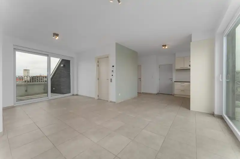 Roeselare nabij centrum – Stijlvol nieuw dakappartement in hartje stad met twee slpks en twee terrassen foto 4