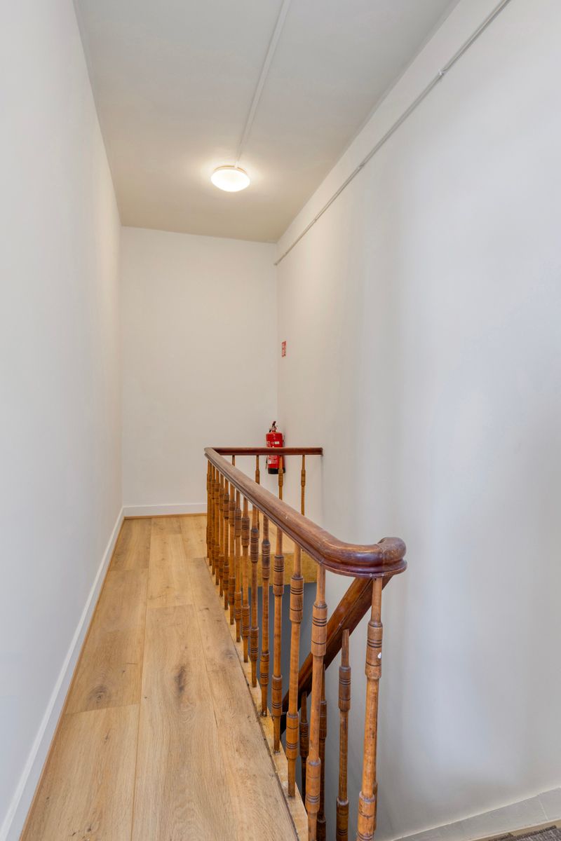 Instapklaar één-slaapkamerappartement in herenwoning. foto 9
