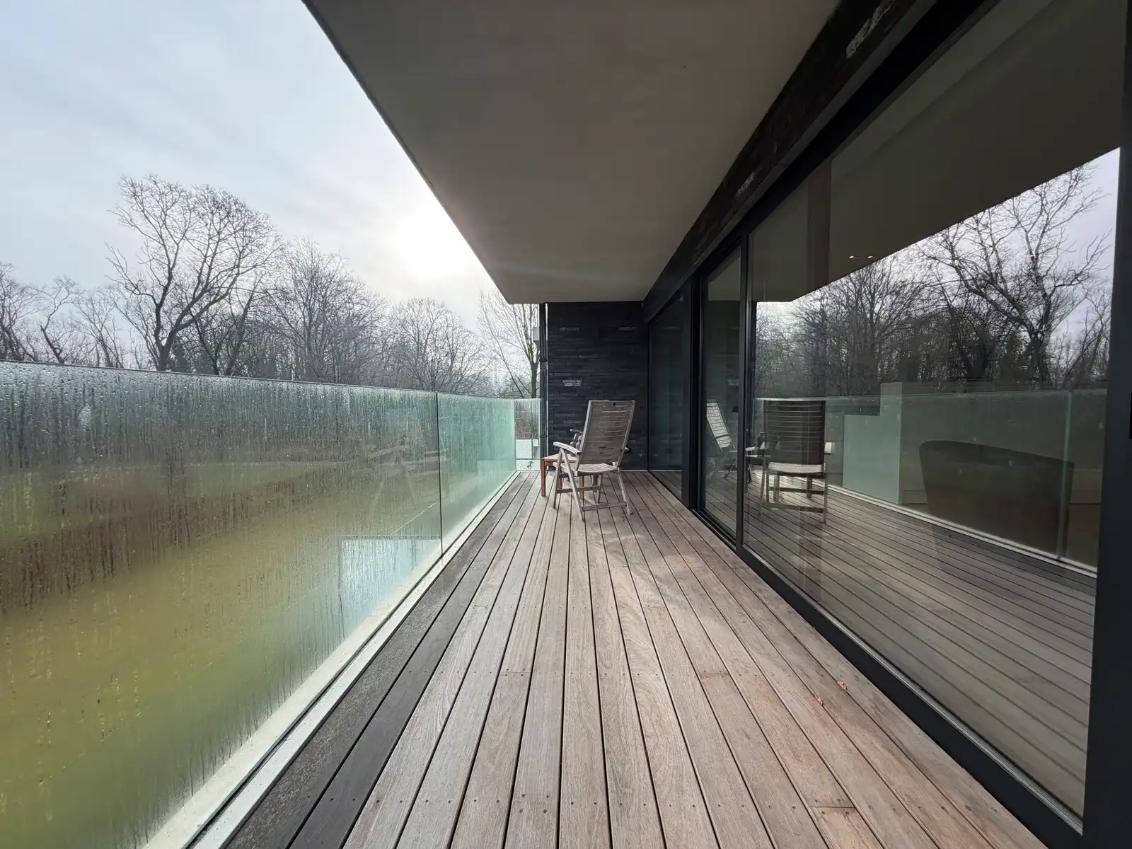 Instapklaar appartement met terras en staanplaats nabij centrum Aalst. foto 8