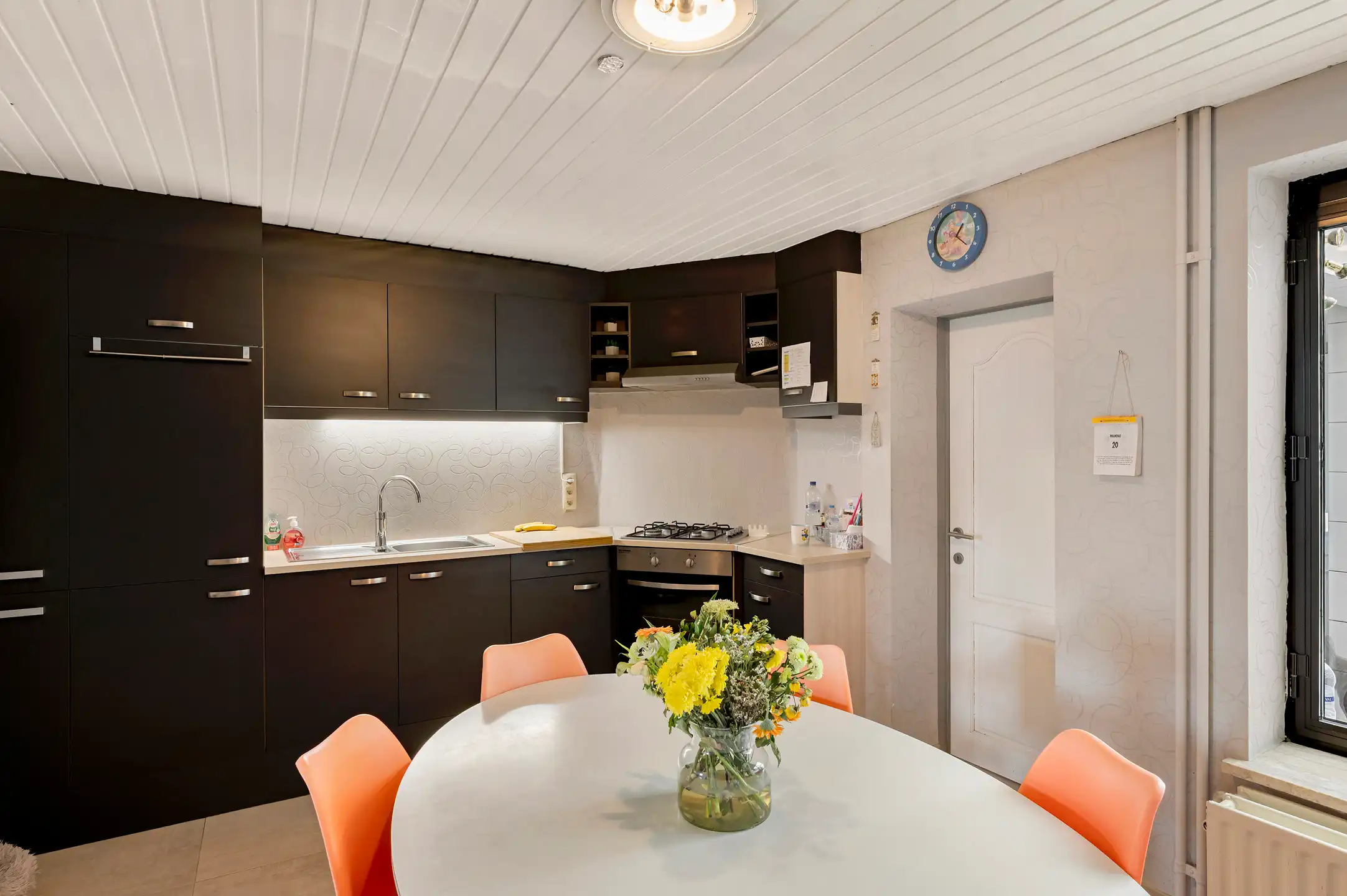 Doodlopend gelegen woning (189m²) met 4 slk’s en zuid gerichte tuin. foto 10