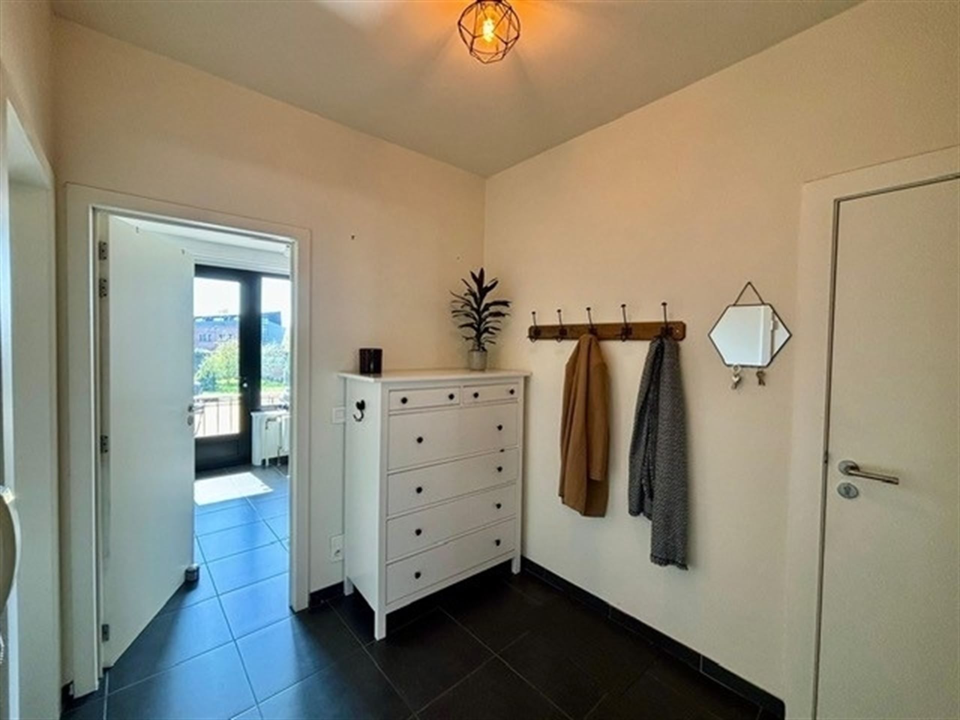 Gezellig 2-slaapkamer appartement in hartje Wilrijk foto 2