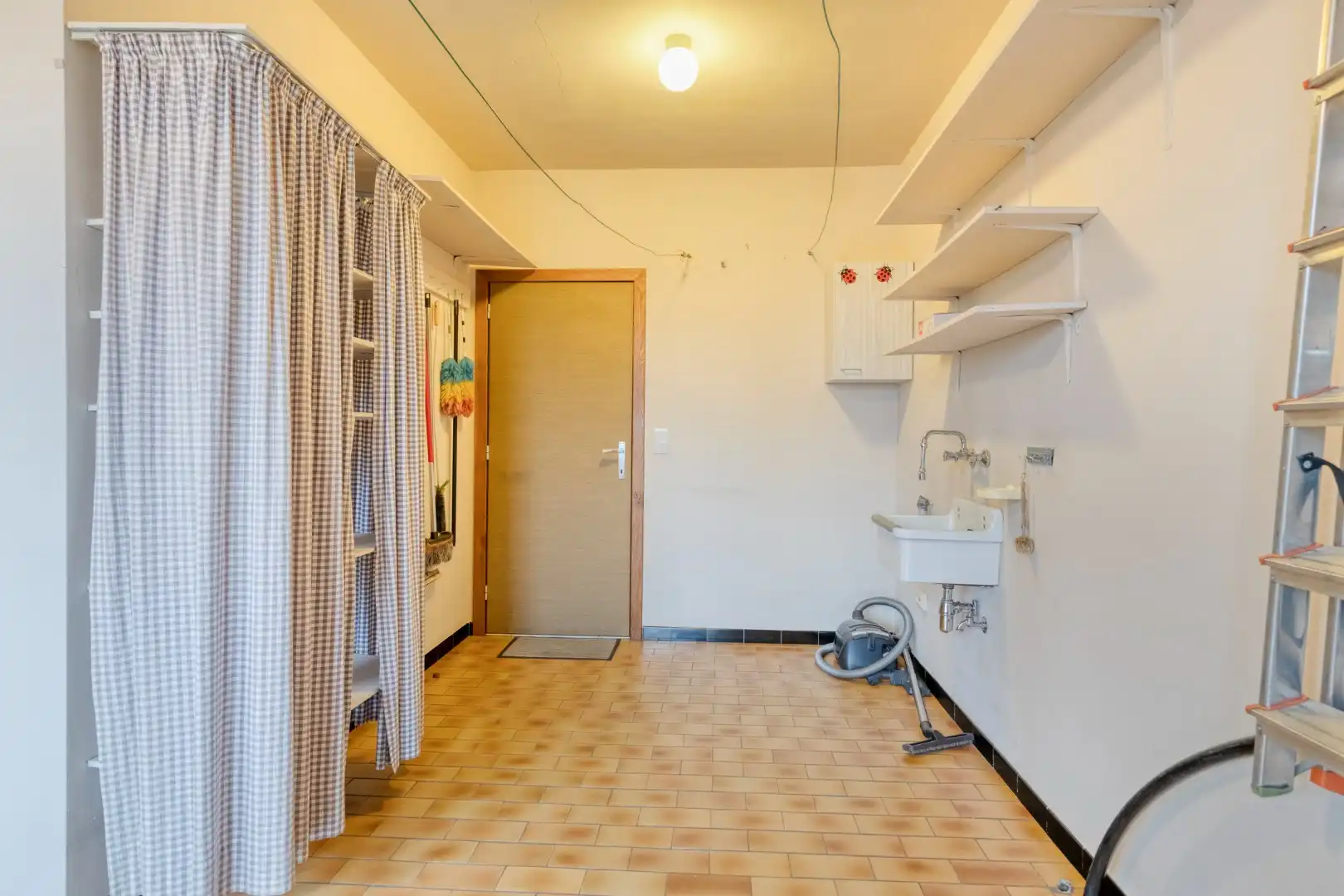 Goed onderhouden gelijkvloers woning op een rustige locatie. foto 19