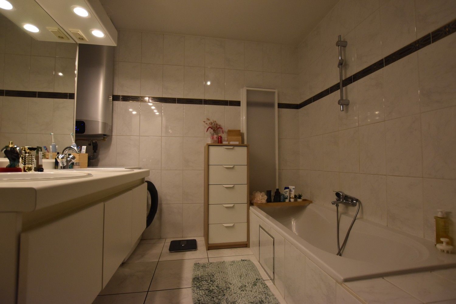 Verzorgd appartement met twee slaapkamers en terras te Wijnegem! foto 12