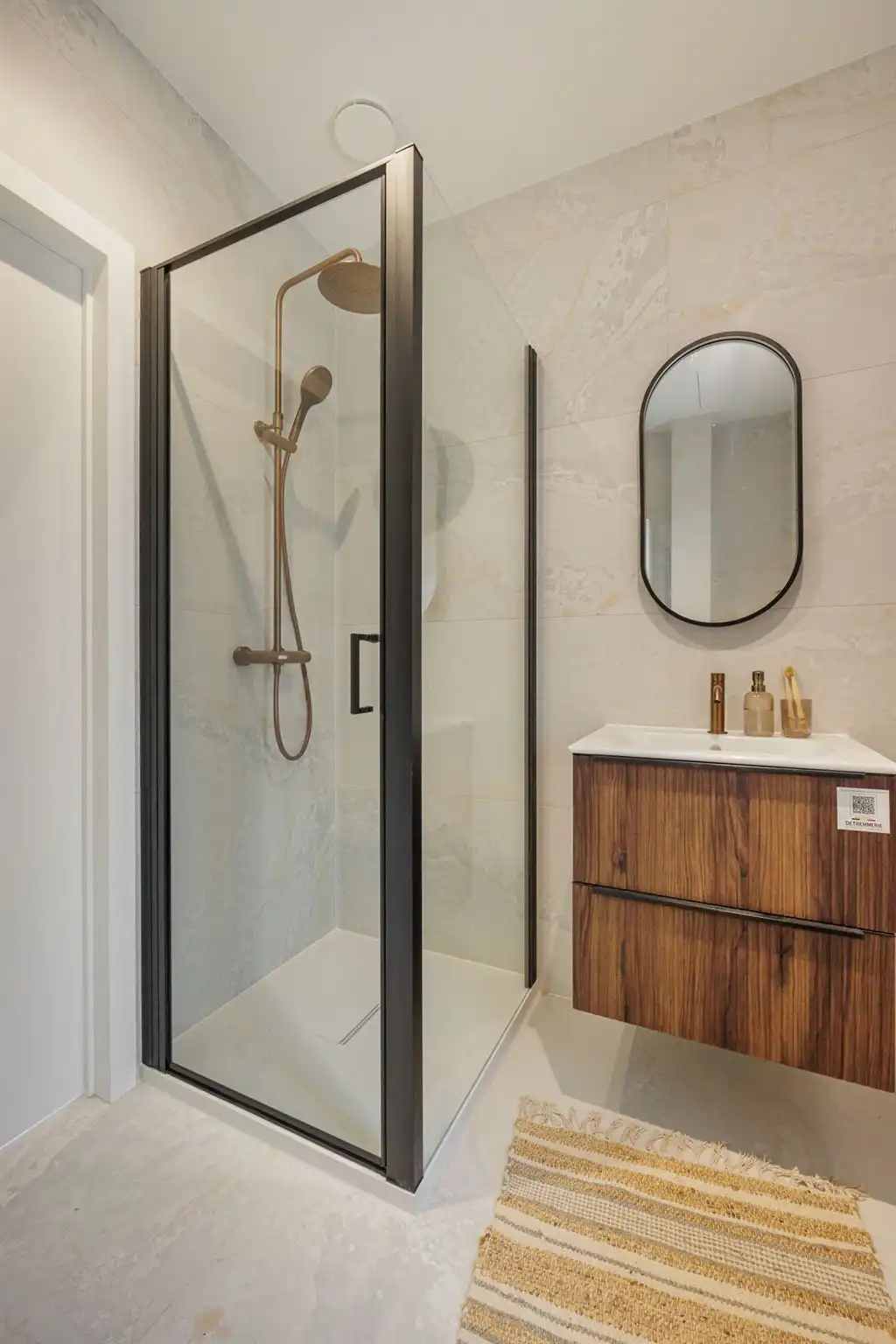 Gerenoveerd appartement met overdekt terras foto 10