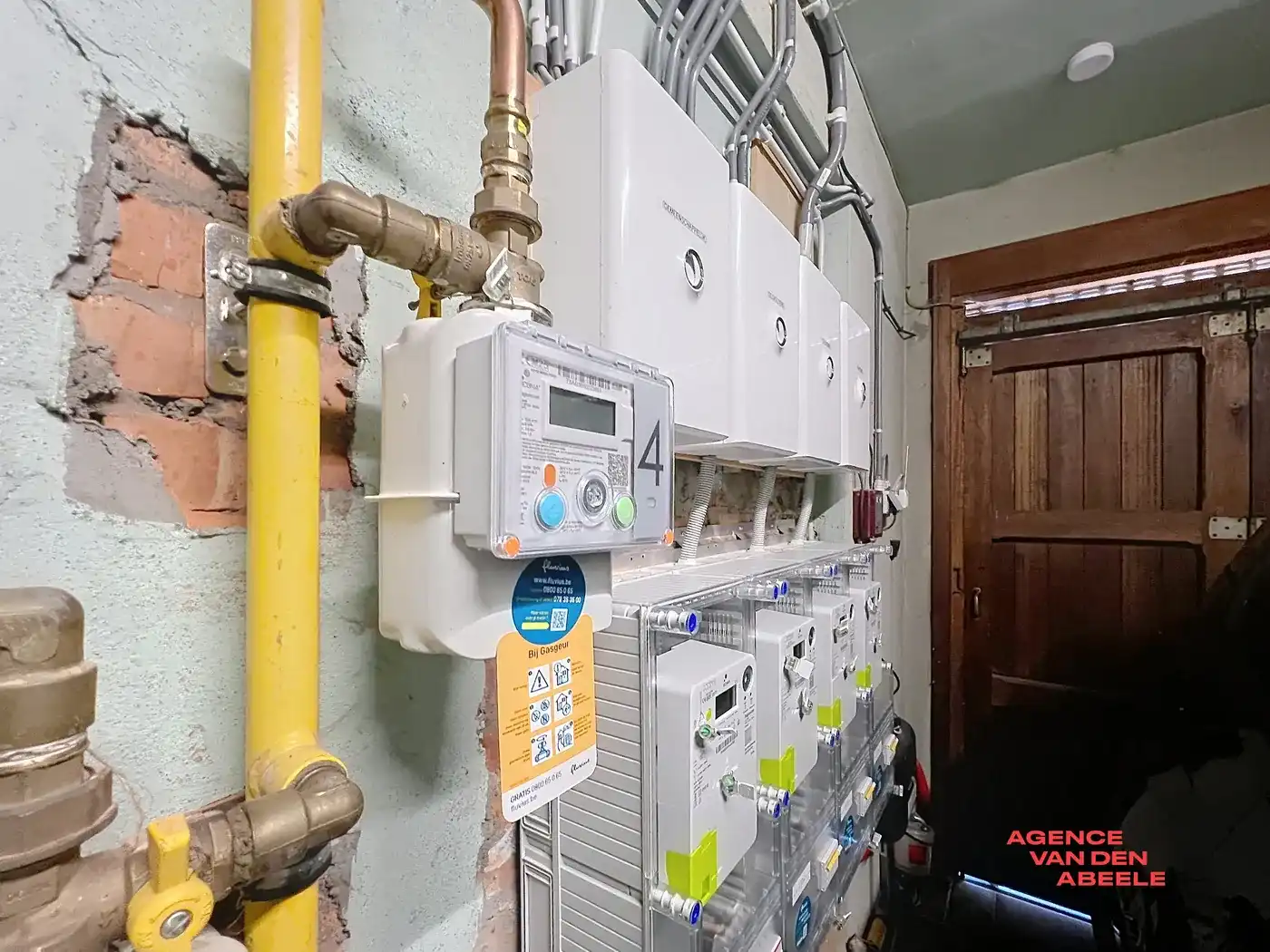 Opbrengsteigendom met 3 appartementen en 2 garages gelegen langs de Damse Vaart foto 14