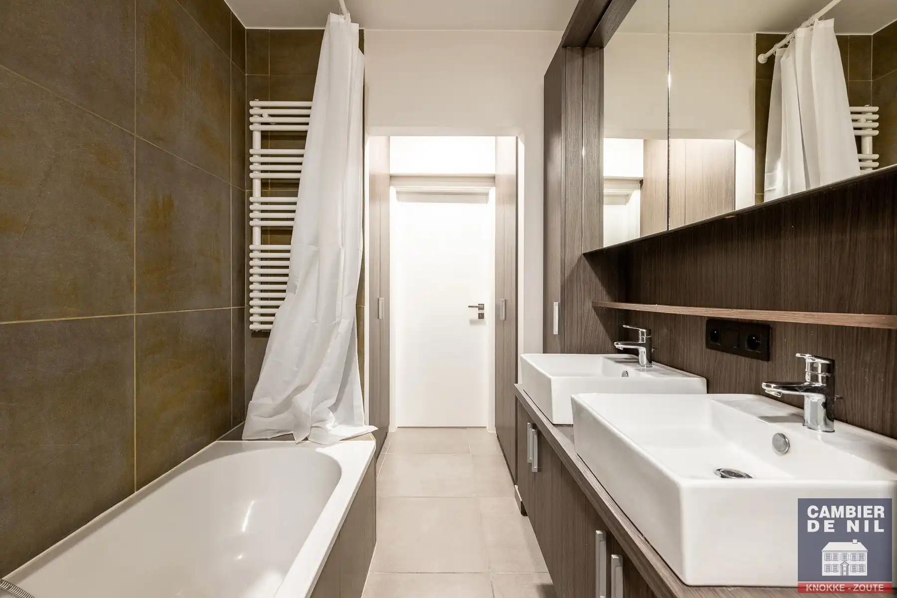 Lichtrijk, ongemeubeld, 3-slaapkamerappartement met frontaal zeezicht aan Albertplein – Hartje Zoute foto 19