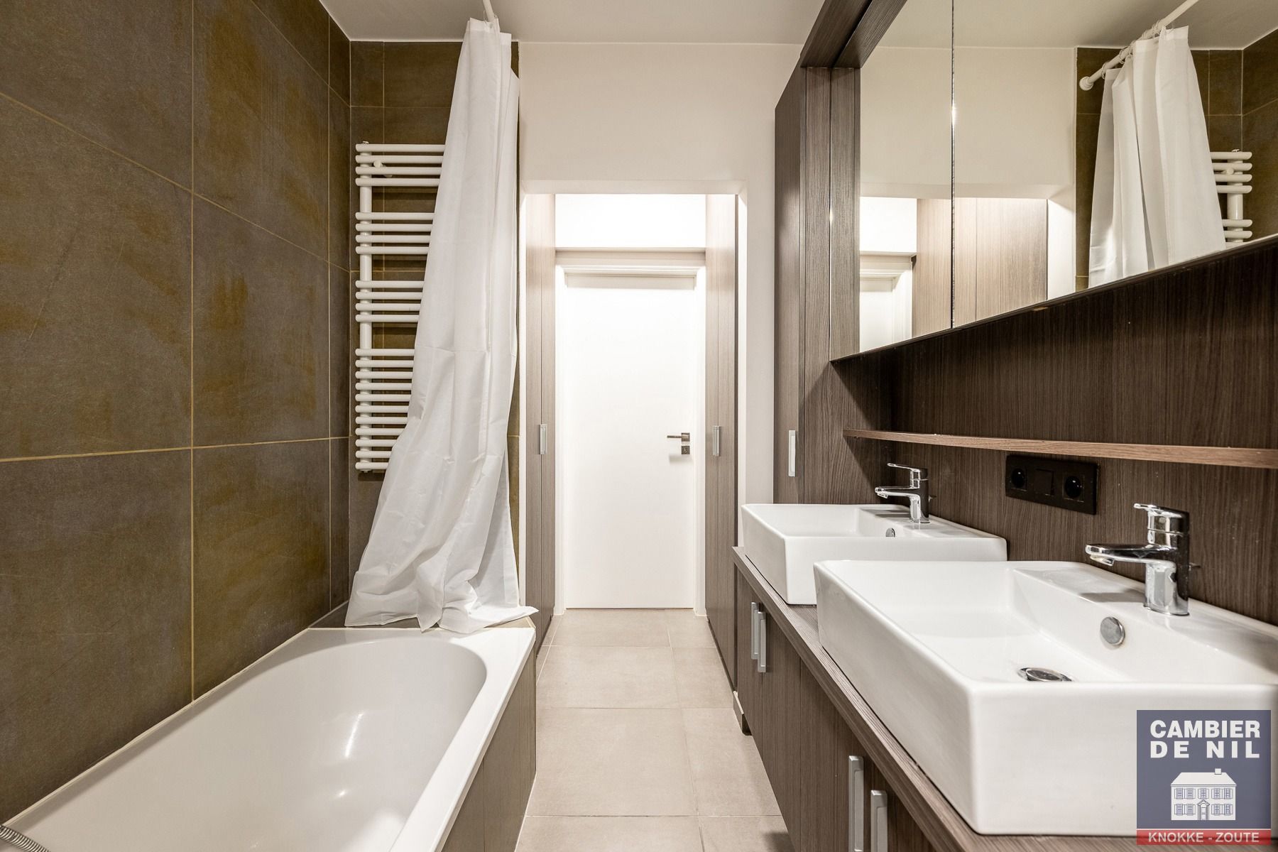 Lichtrijk, ongemeubeld, 3-slaapkamerappartement met frontaal zeezicht aan Albertplein – Hartje Zoute foto 19