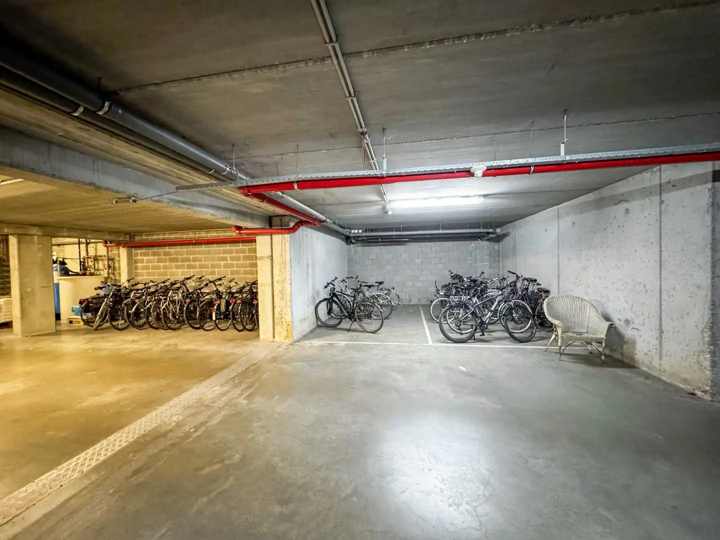 Mooi onderhouden appartement in centrum Aalter met ondergrondse parkeerplaats foto 15