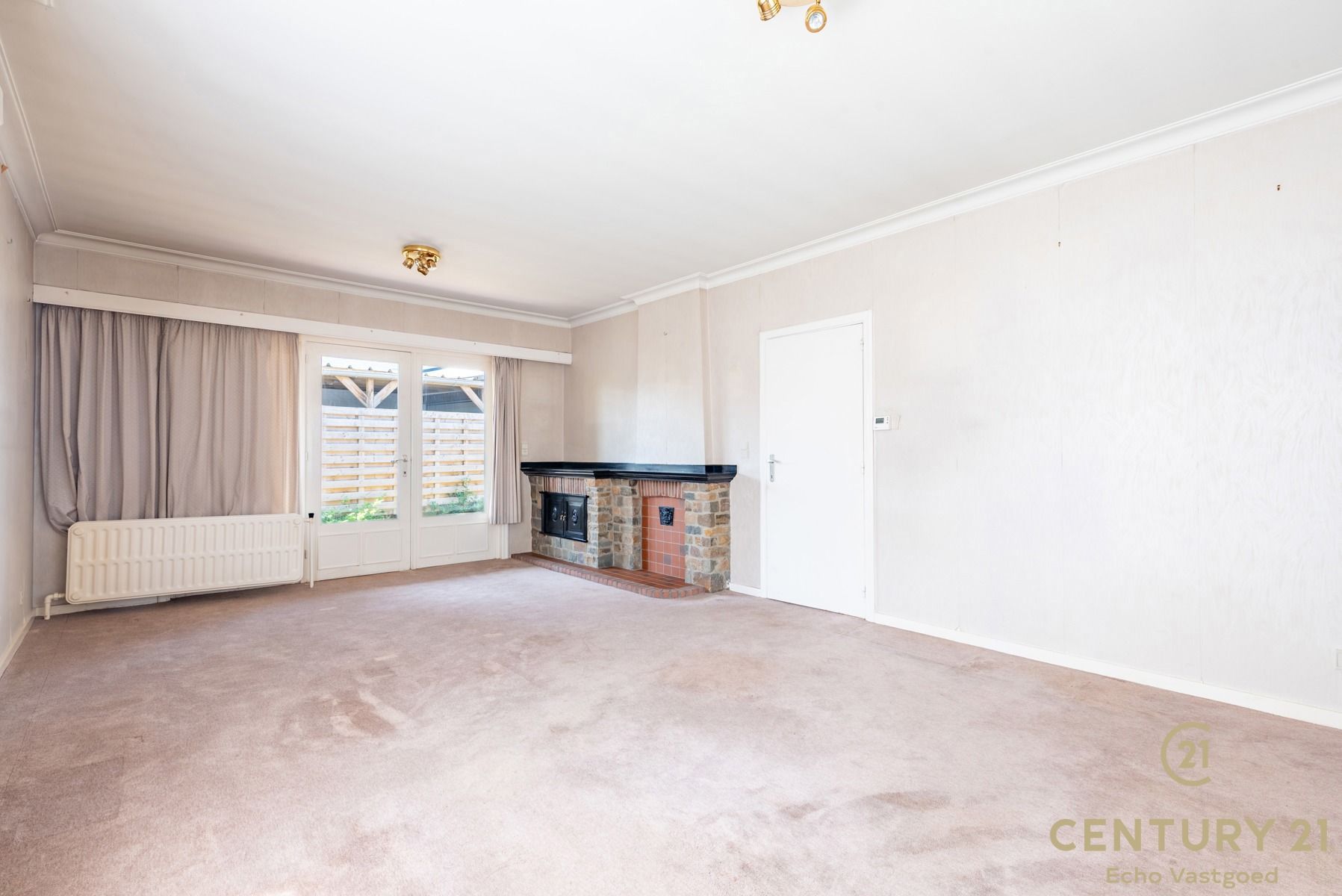 Charmante te renoveren laagbouwwoning op fraai hoekperceel foto 7