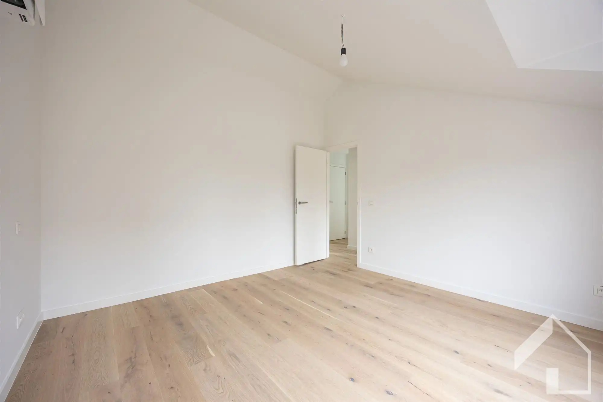 Recent gerenoveerde woning met hoogwaardige materialen foto 16