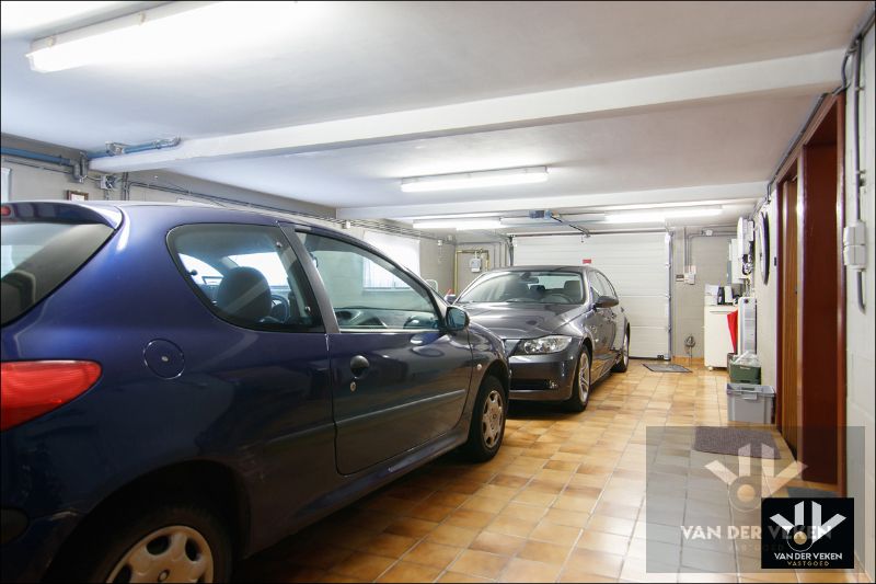 INSTAPKLAAR GEHEEL VAN MAAR LIEFST 370m² OP RUSTIGE LOCATIE foto 31
