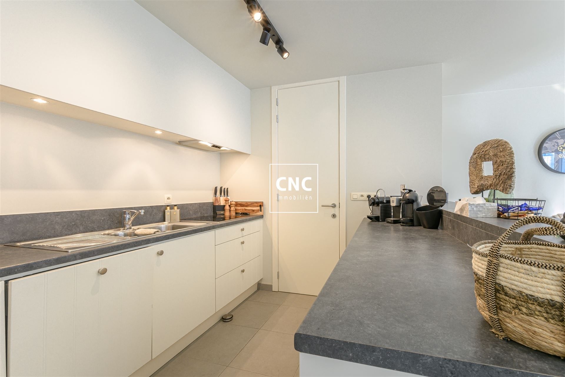 Gezellig ongemeubeld appartement nabij zee en Heldenplein foto 2