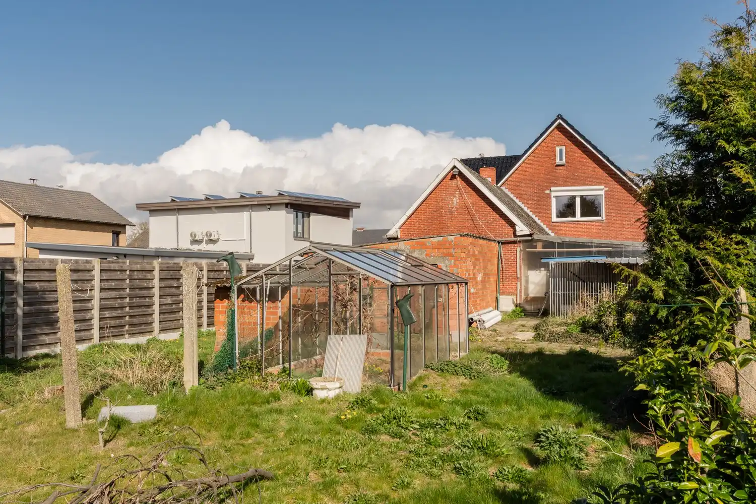Leuke gezinswoning met 3 slaapkamers nabij de verbindingswegen foto 25