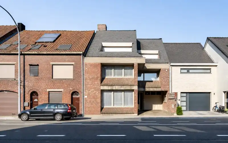 Unieke en ruime woning met geïntegreerd kantoor, 4 slpks en zuidgerichte tuin foto 2