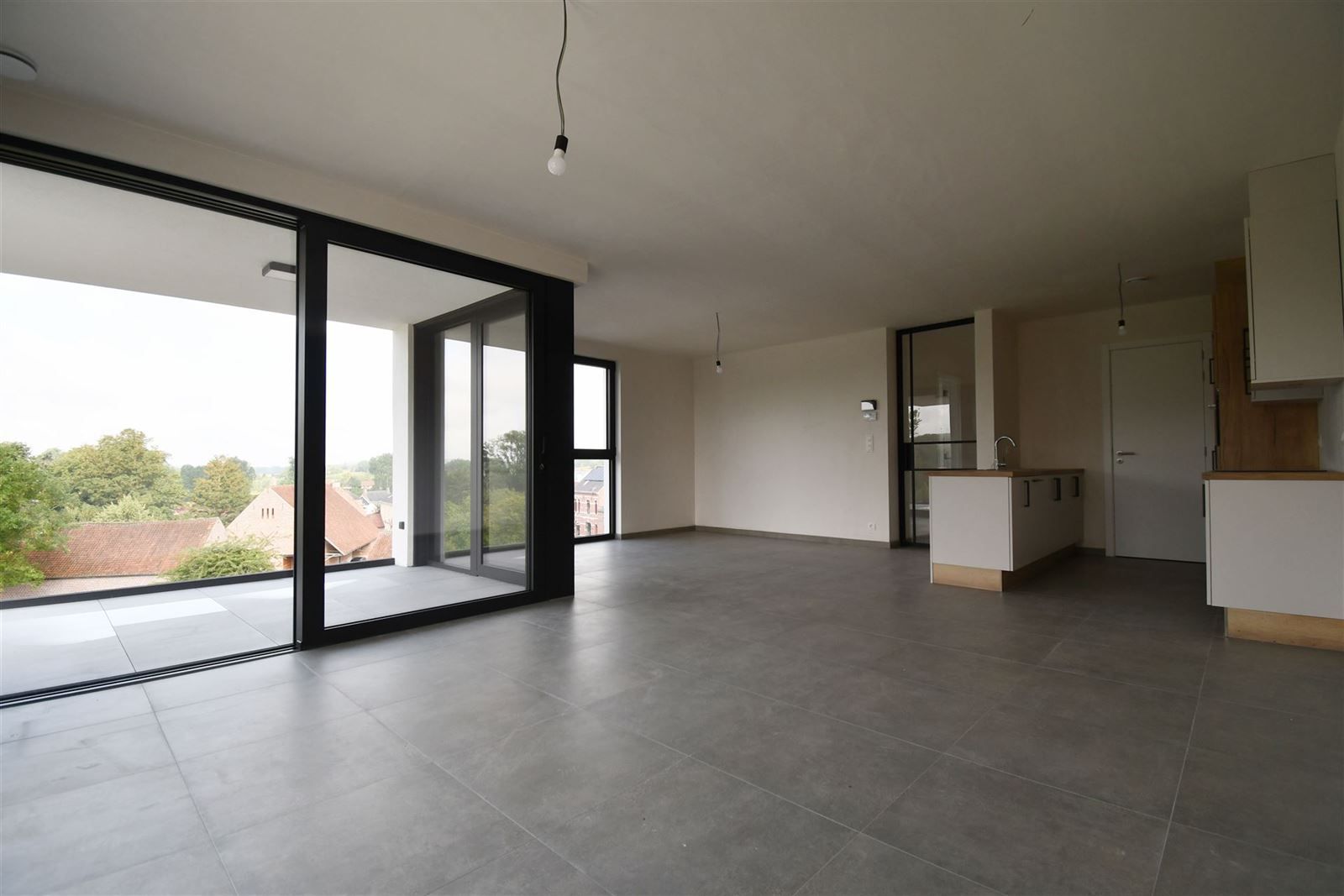 Nieuwbouwappartement met 2 slaapkamers en ruim terras foto {{pictureIndex}}