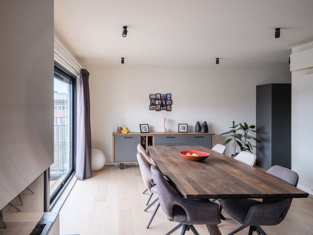 Ruim en lichtrijk duplexappartement met 2 slaapkamers, meerdere terrassen en staanplaats aan Ter Platen foto 10