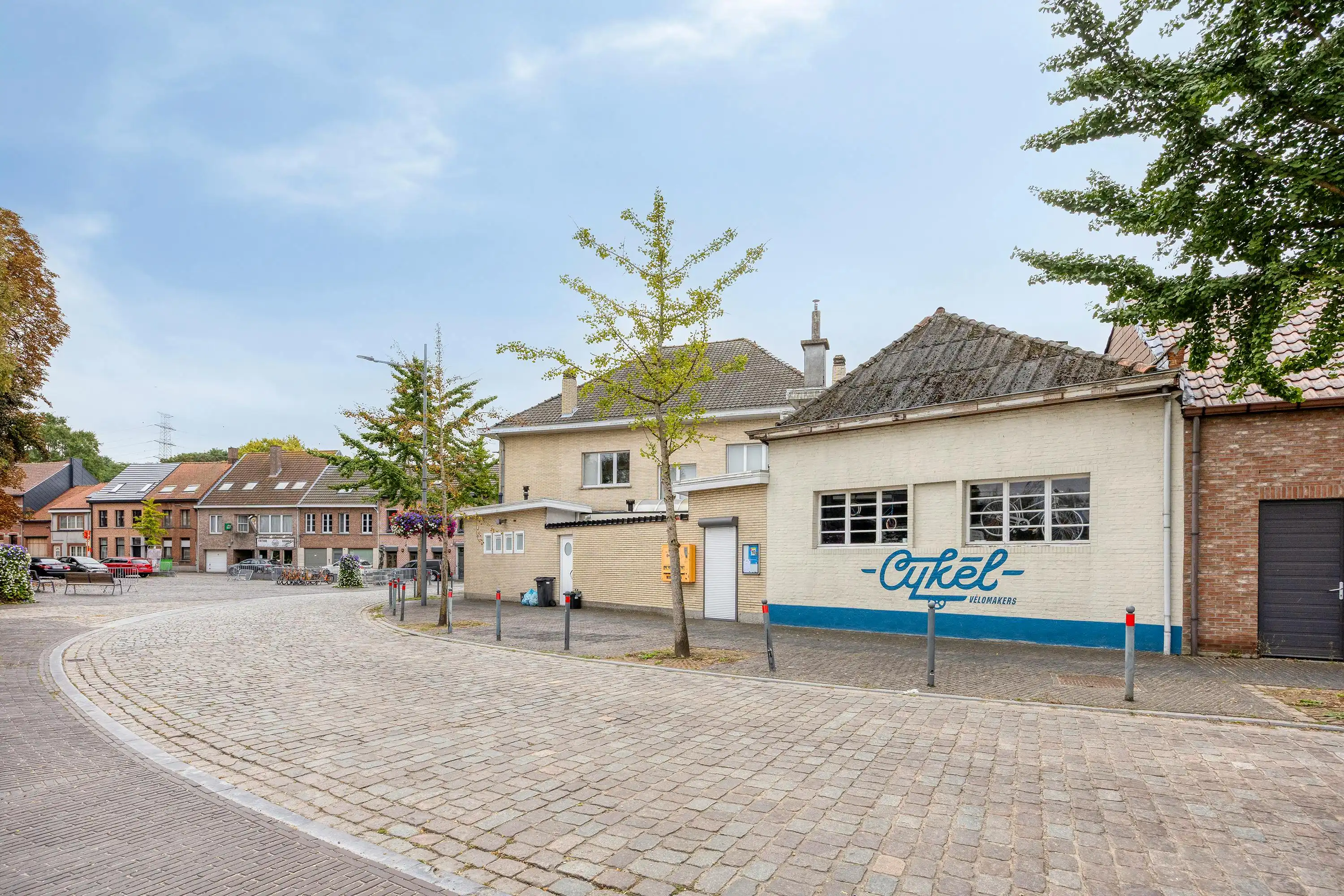 Veelzijdig eigendom met ruime woning, handelspand en magazijn foto 3