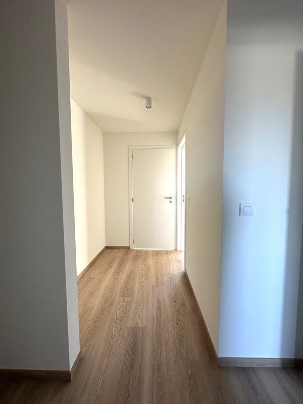 Volledig afgewerkte halfopen nieuwbouwwoning foto 11