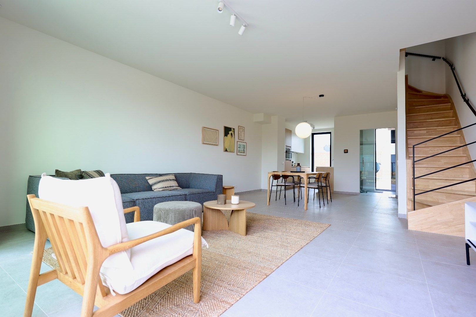Prachtige energiezuinige nieuwbouwwoning met 3 slaapkamers en tuin met terras foto {{pictureIndex}}