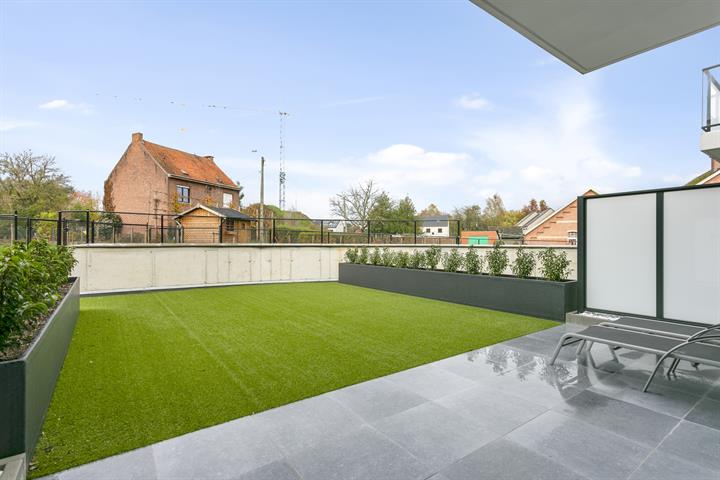 Gelijkvloers appartement met terras en tuintje foto 4