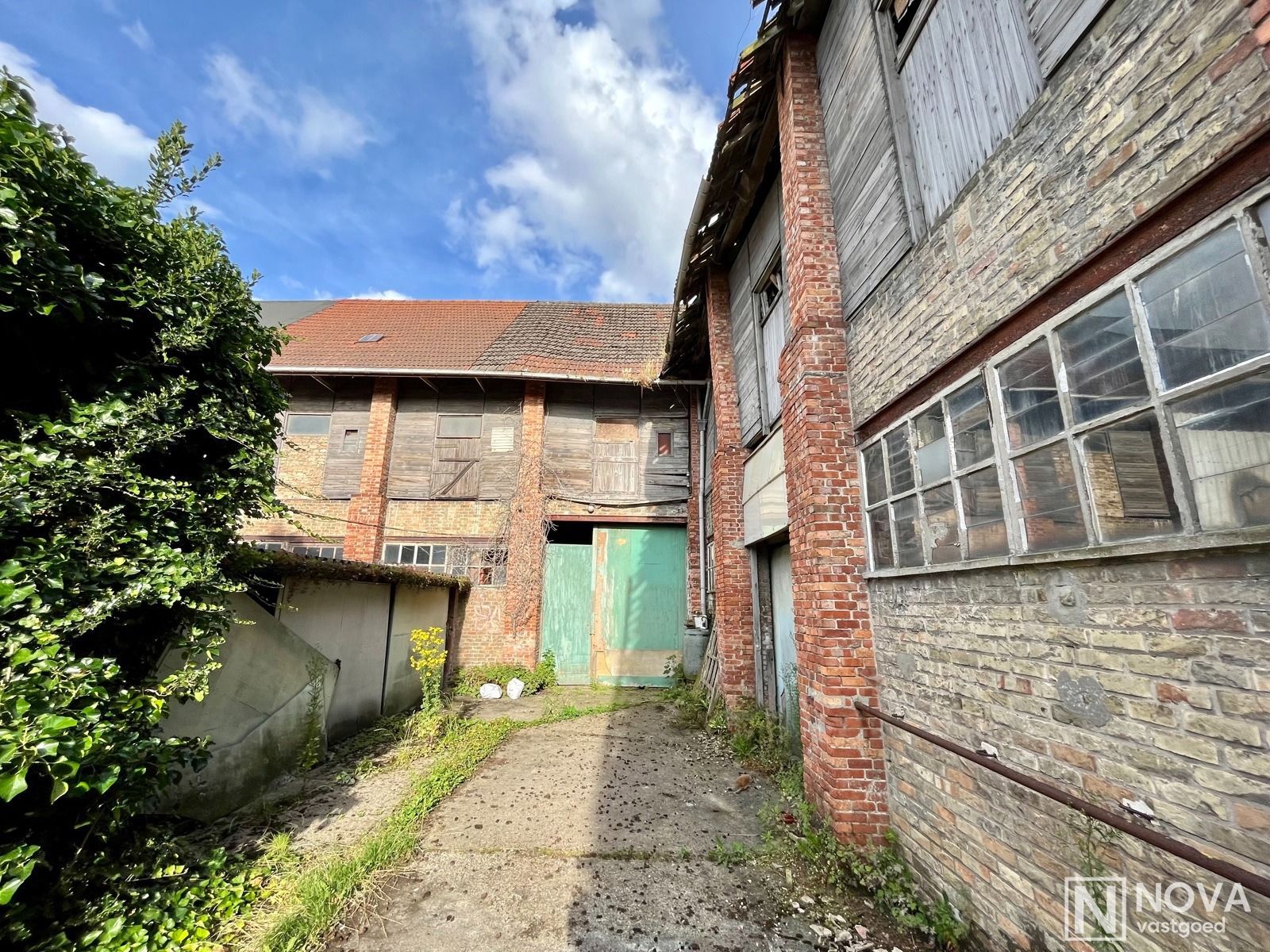 Unieke herenwoning met aanpalende loodsen foto 30