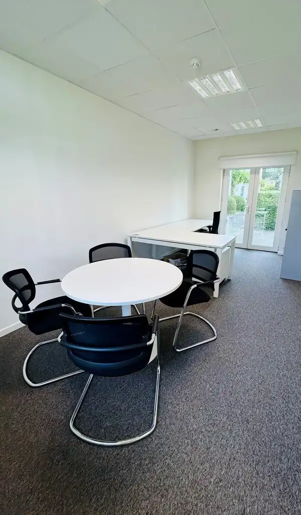 Gemeubelde kantoren in Axxes Business Center in Merelbeke foto 6