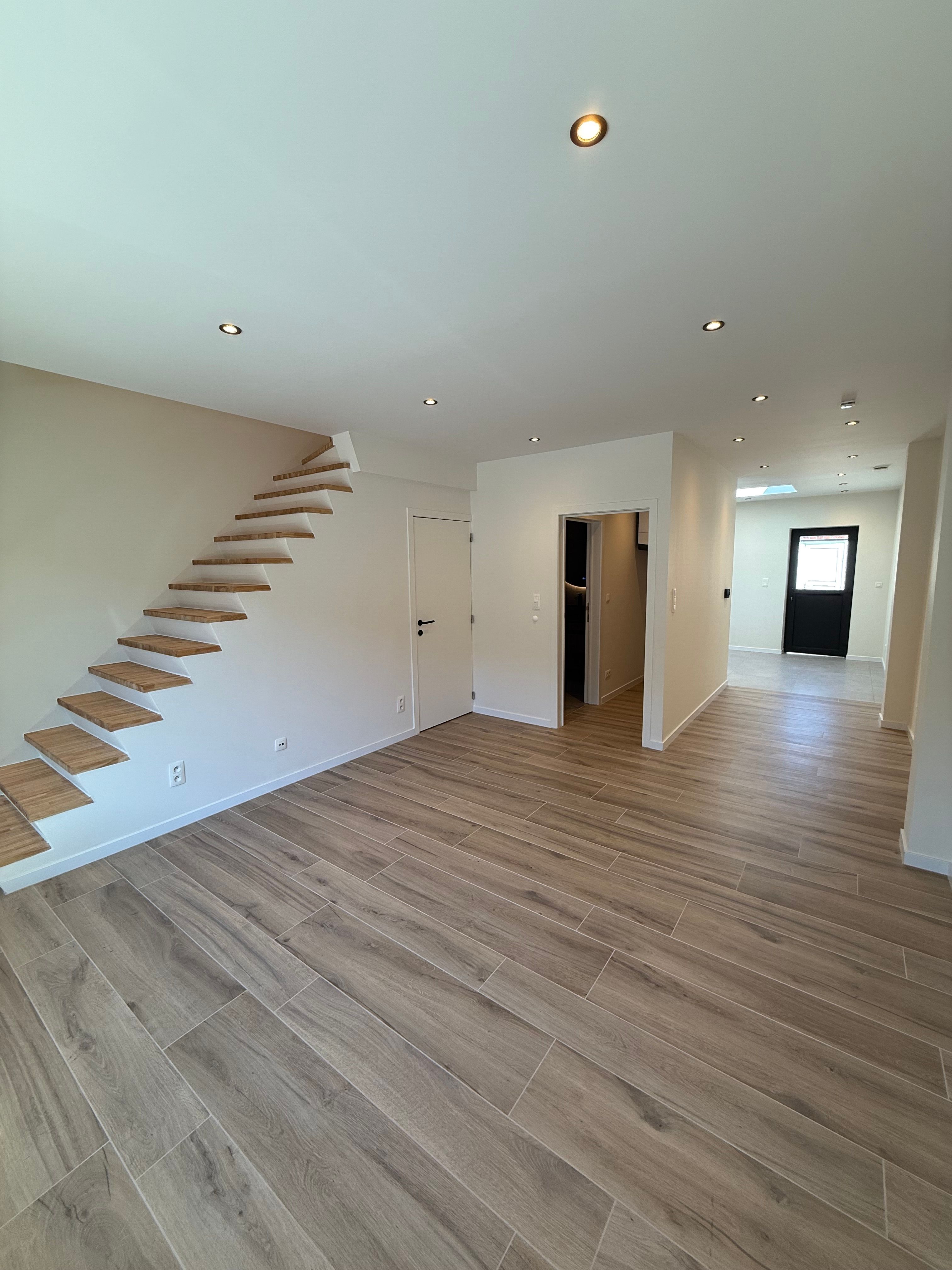 Exclusieve, energiezuinige woning met hoogstaande afwerking in Hasselt foto {{pictureIndex}}