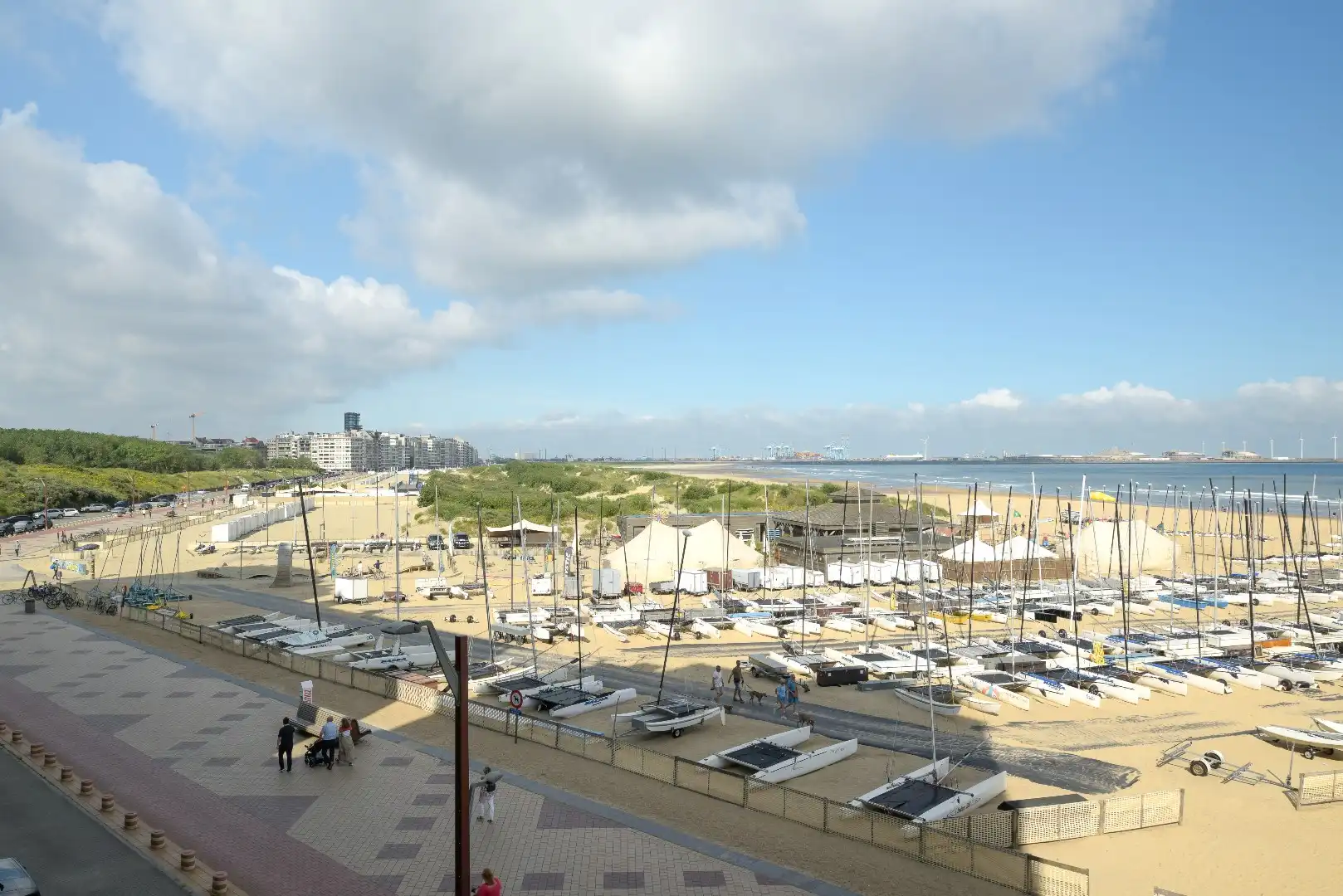 Frontaal zeezicht appartement op een centrale ligging te Duinbergen, recent gebouwde residentie foto 10