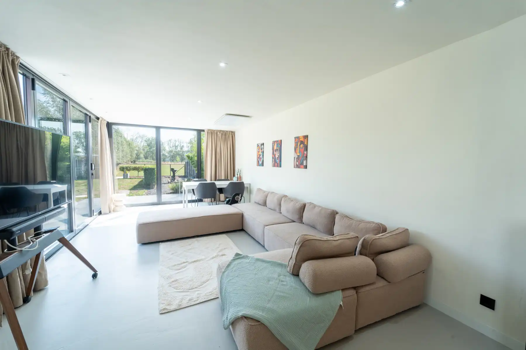 Ruime woning met bijgebouw en uitzicht op het Drongengoed foto 17