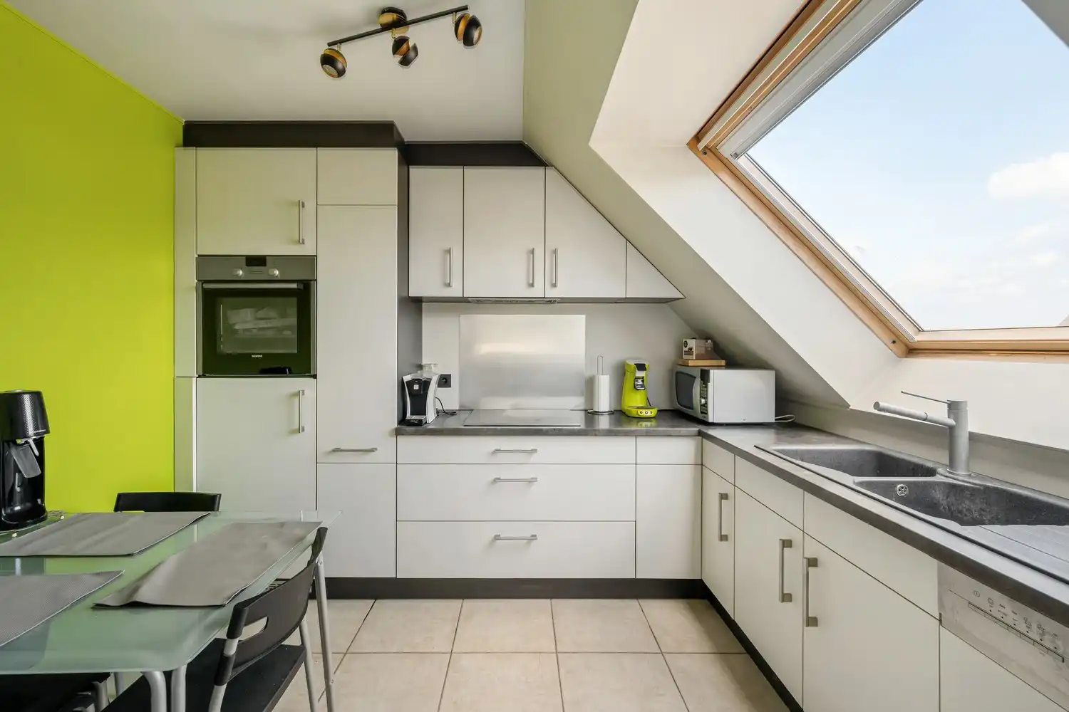 Ruim en lichtrijk appartement van 110 m² met terras, parking en 2 slaapkamers in Ninove foto 11