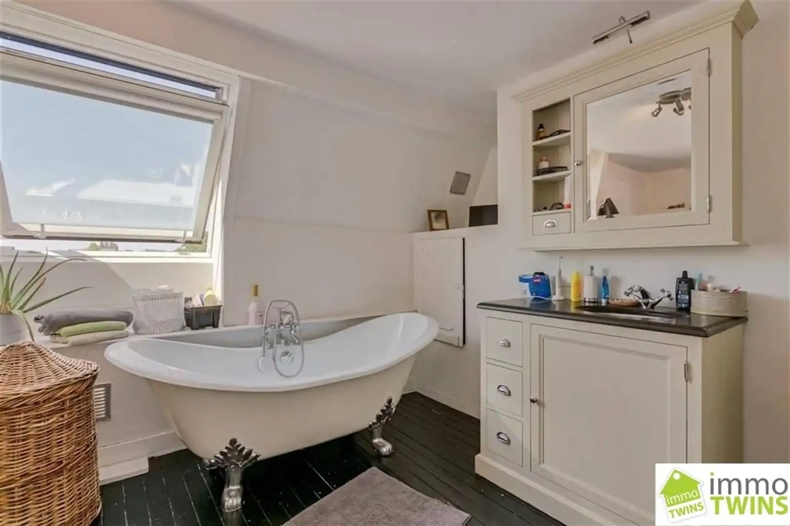 Karaktervolle, ruime woning met 6 slaapkamers, binnenkoer met jacuzzi en topligging! foto 13